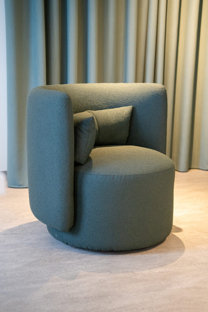 Bequeme Sitzmöglichkeit für Patientinnen, Ordinationsausstattung fineconnect, Planung am Punkt.