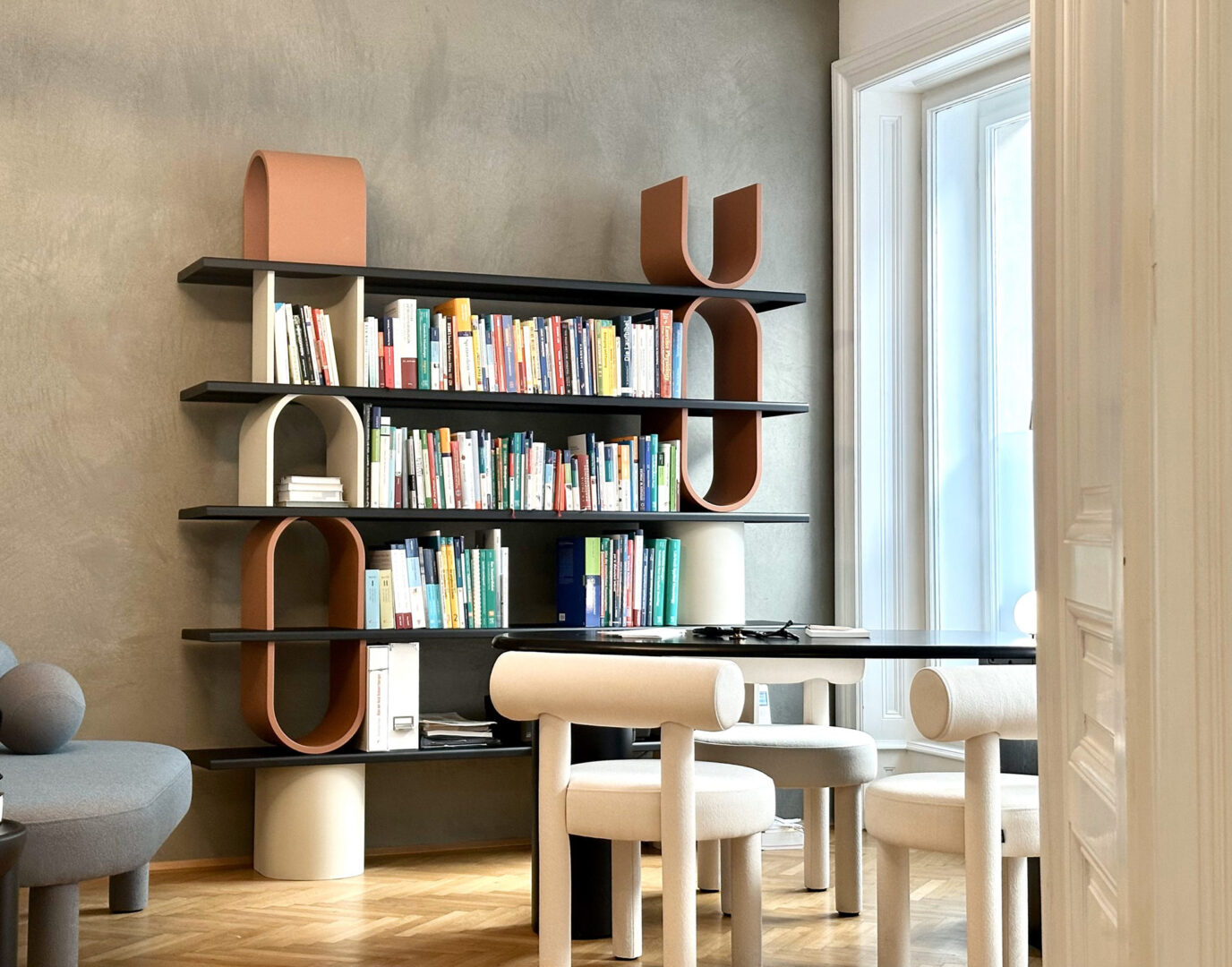 Besonderes Regal in einer Allgemeinmed. Ordination, Umgesetzt und geplant von fineconnect