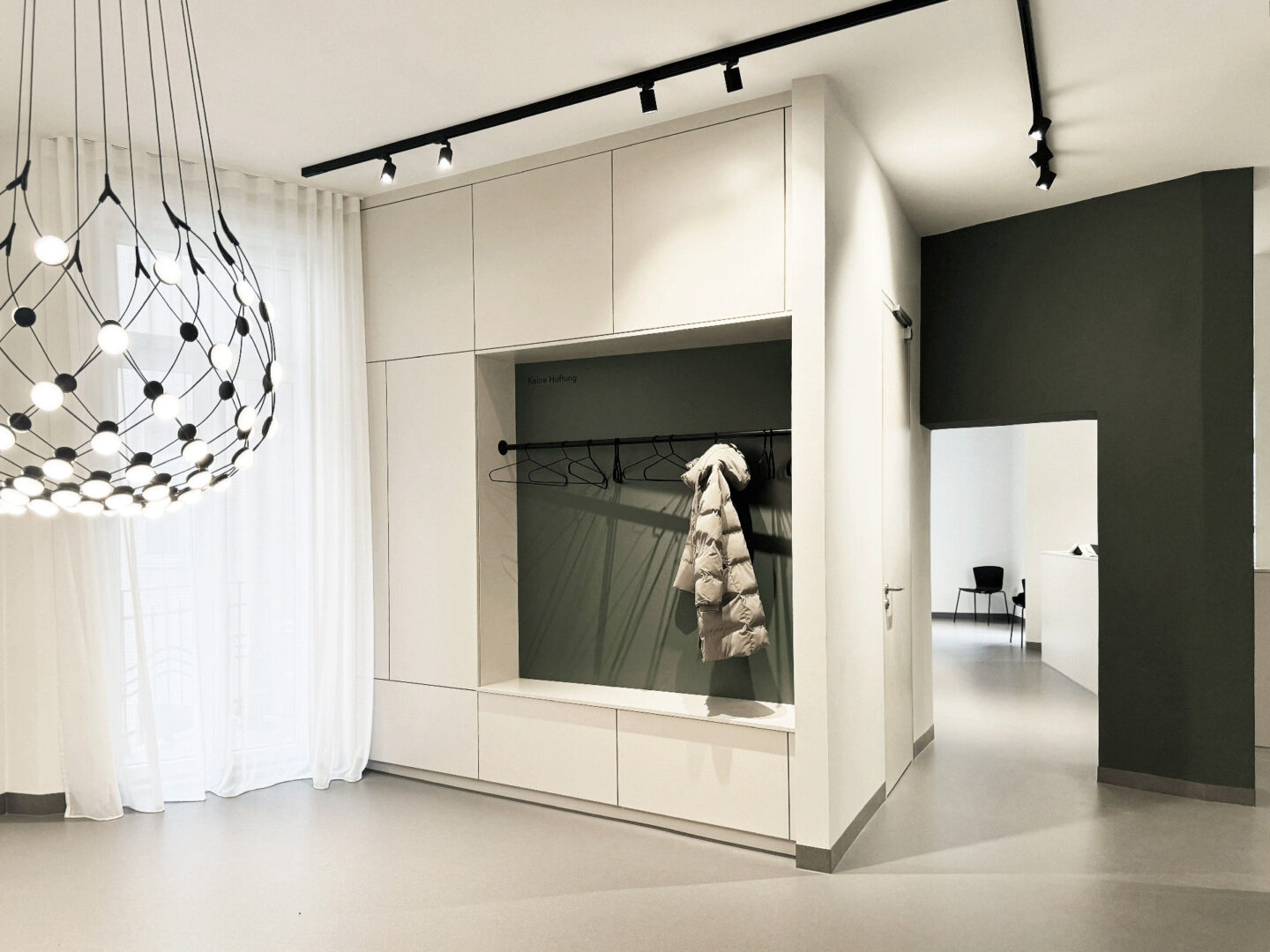 Ordinationsplanung fineconnect, Wartebereich in grün, weiß und schwarz.