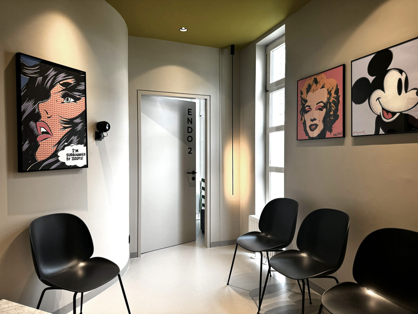 Moderne Arztpraxis in Wien, fineconnect, Wartezimmerblick