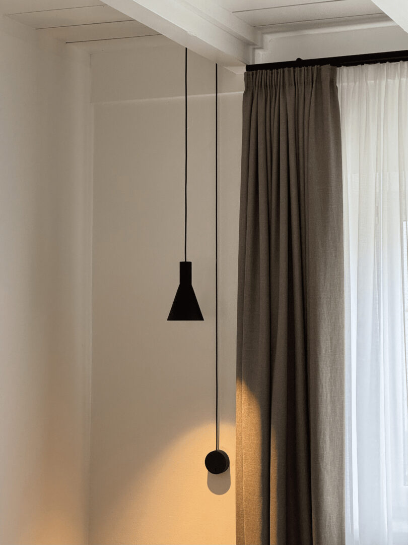 Schwarz Hängeleuchten verleihen dem Raum ein gemütliches Gefühl - fineconnect Projekt