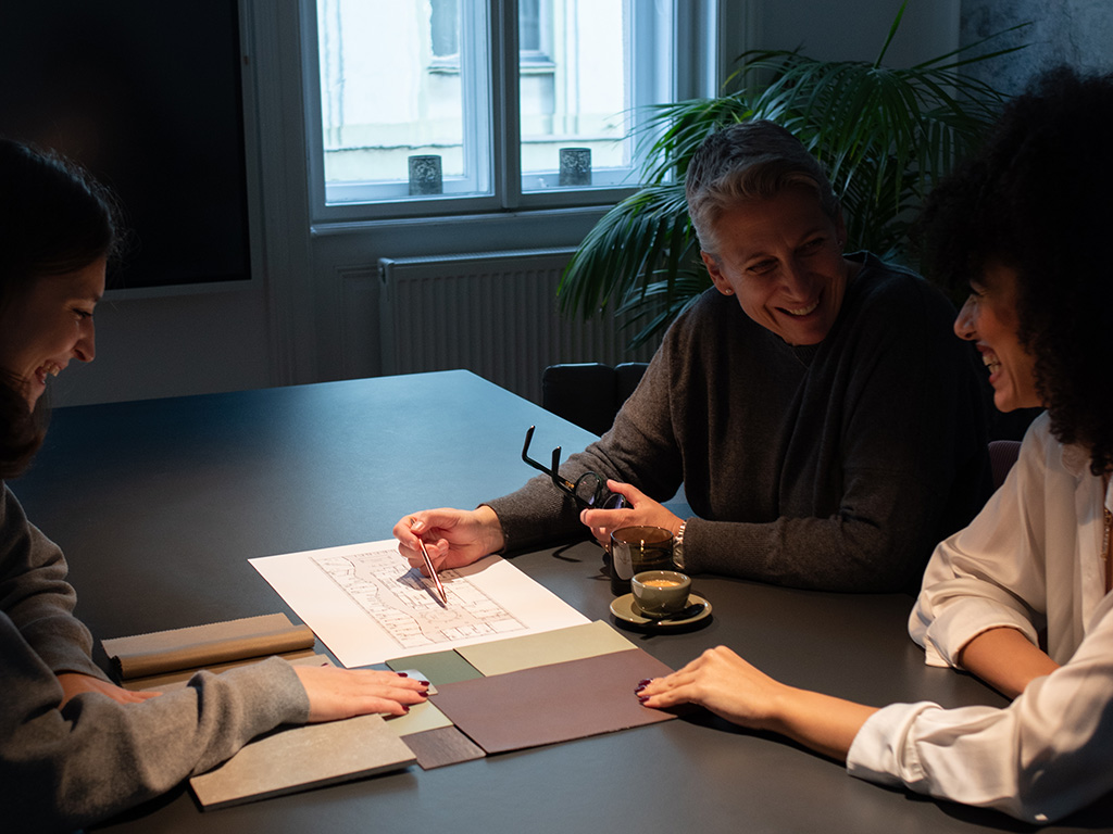 Team fineconnect Geschäftsführerin Andrea Gartenmaier, mit Marianne Awad und Nicole Gartenmaier, Ordinationsplanung und Innenarchitektur für medizinische Räume